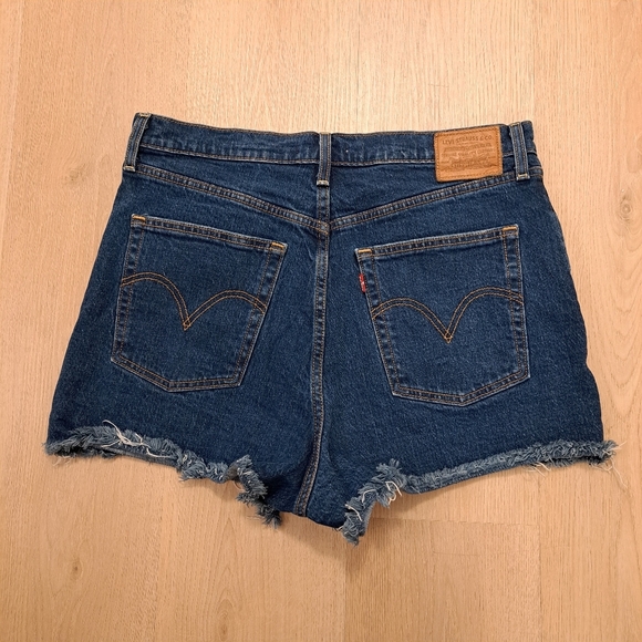 Levi's Medium Wash Distressed Raw Hem Stretchy Ribcage Denim Shorts Size 32 - Picture 3 of 10